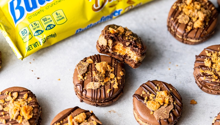 Butterfinger Macarons Recipe by @mikebakesnyc